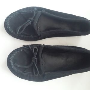 Minnetonka Black Suede leather Moccasins Size 8.5